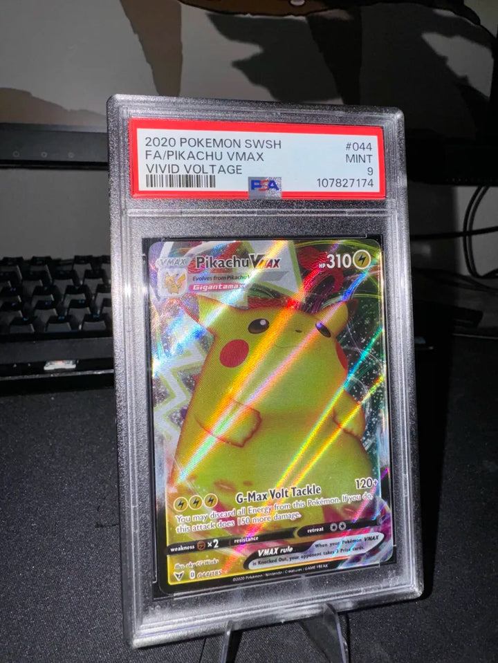 PSA 9 PIKACHU